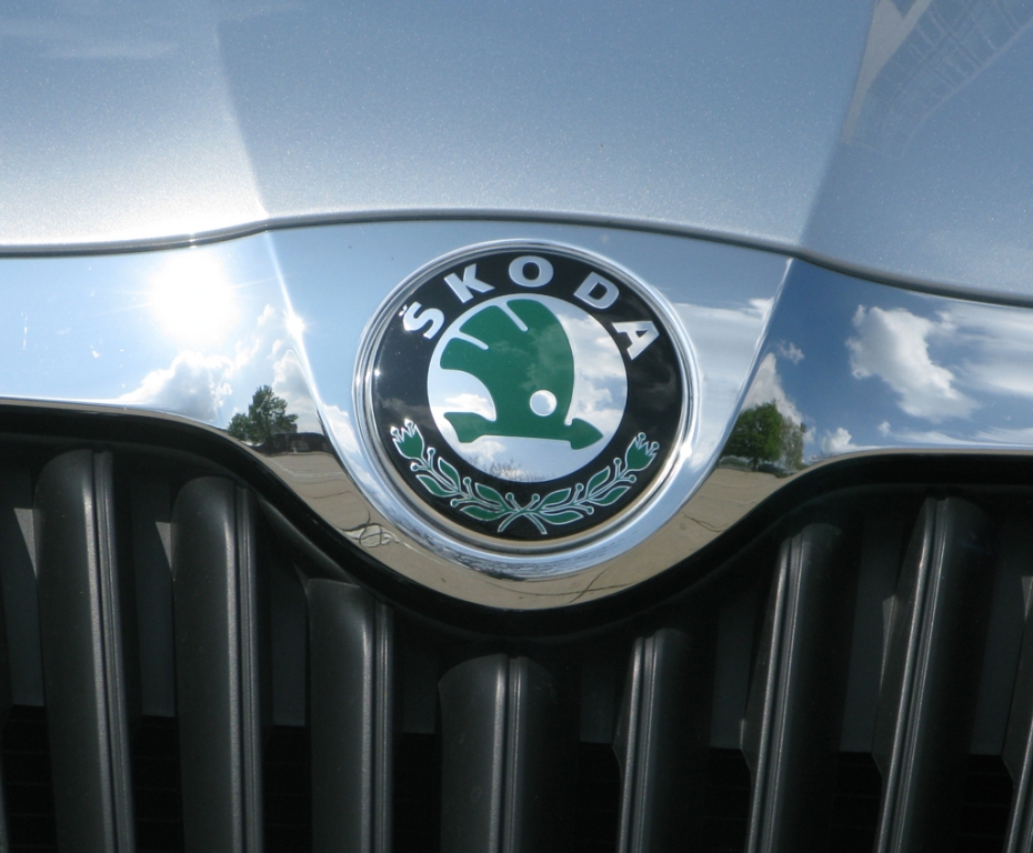 Škoda Roomster: Markenlogo auf dem Kühlergrill.