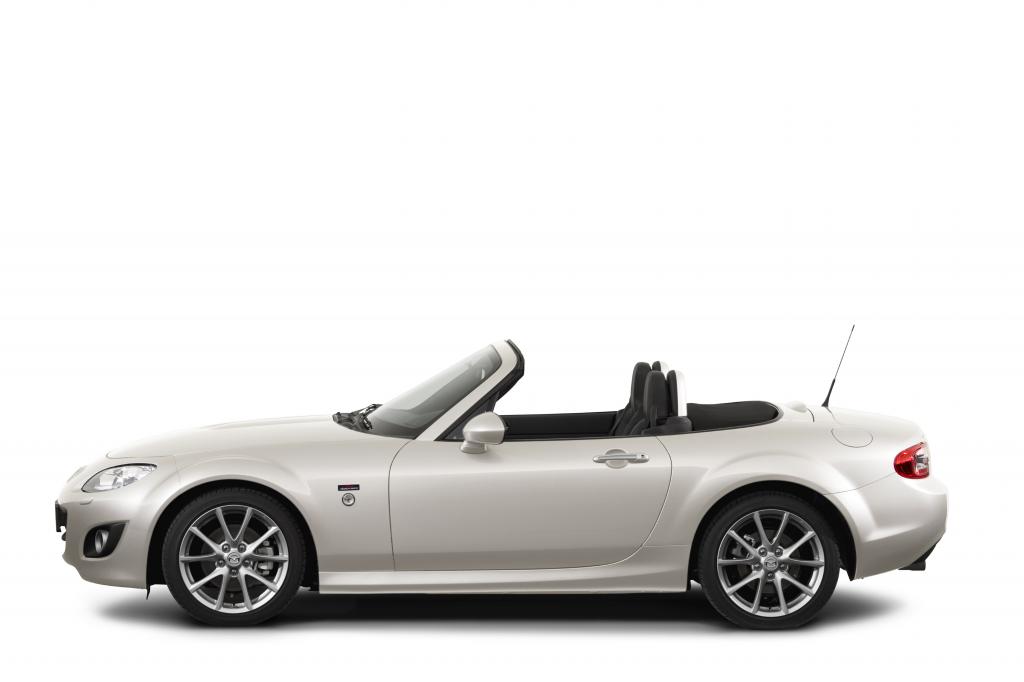 20 Jahre Mazda MX 5 - Sondermodell 20th Anniversary. Der erste Miata von 1990 wirkt doch ein bisschen zierlicher als die dritte Generation.