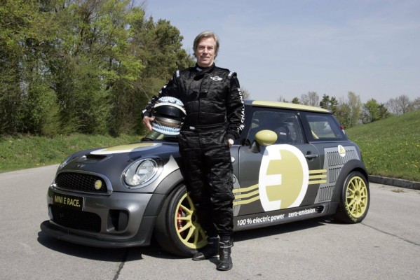 24-Stunden-Rennen-Nürburgring 2010: Blaues Blut, grüne Hölle und ein lautloser Renner
