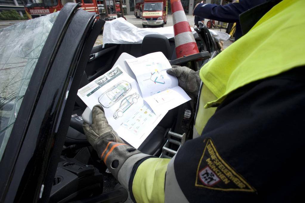 ADAC fordert Rettungskarten für alle Neufahrzeuge