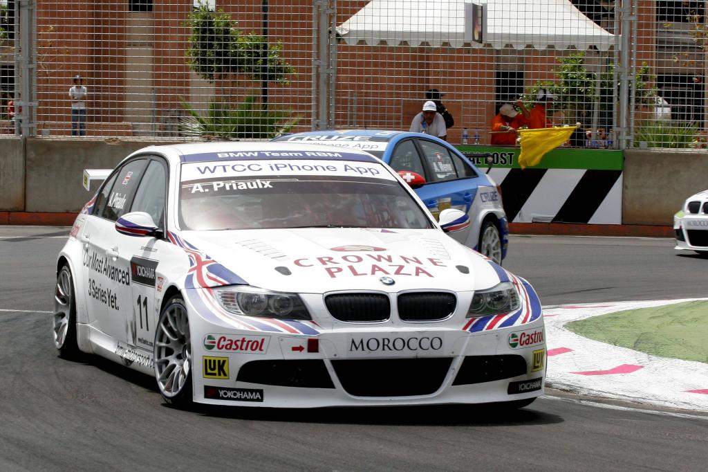 Andy Priaulx hat den vierten Lauf der FIA World Touring Car Championship (WTCC) gewonnen. In Marrakesch verwies er Yvan Muller (Chevrolet) und Tom Coronel (Seat) auf die Plätze zwei und drei. 