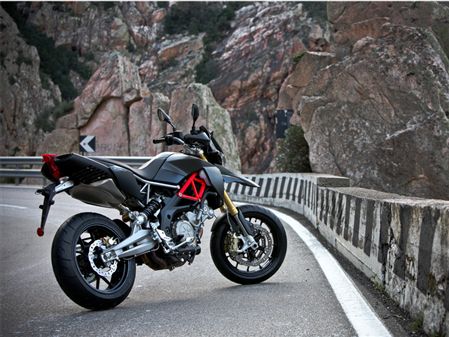 Aprilia Dorsoduro Factory: Veredelter Spaßmacher 