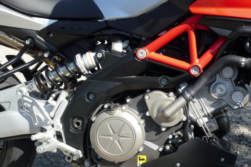 Aprilia Dorsoduro Factory: Veredelter Spaßmacher 