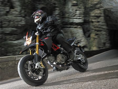 Aprilia Dorsoduro Factory: Veredelter Spaßmacher 