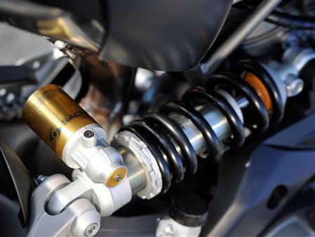 Aprilia Dorsoduro Factory: Veredelter Spaßmacher 