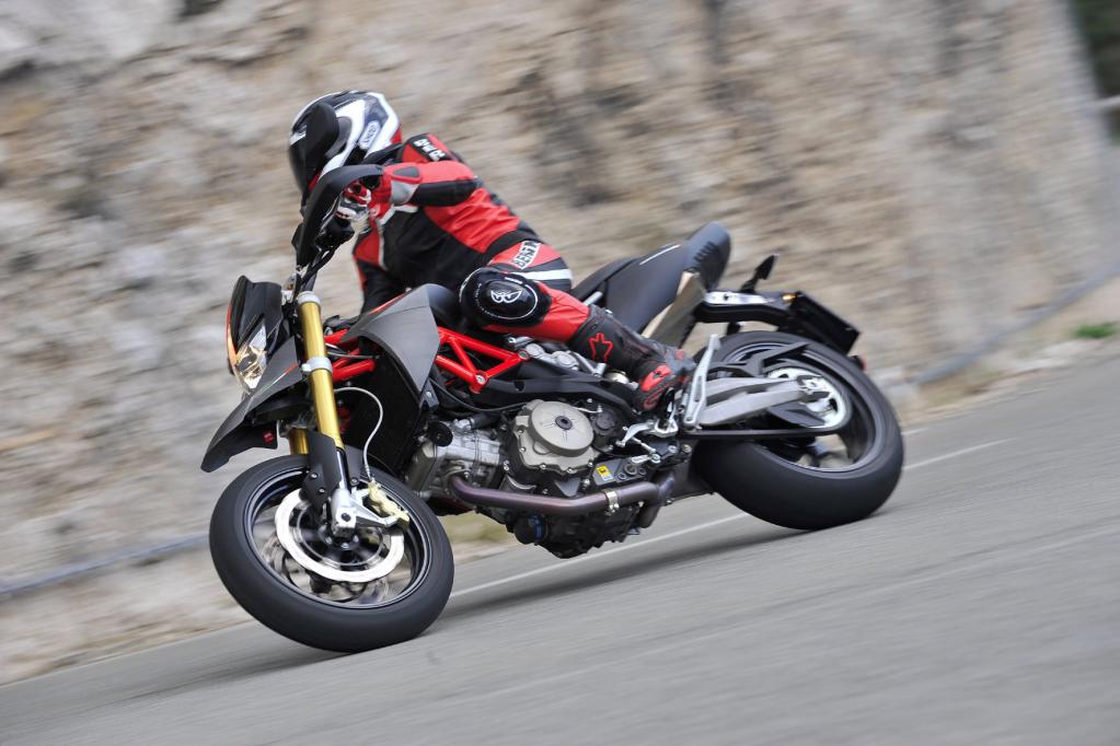 Aprilia Dorsoduro Factory: Veredelter Spaßmacher 