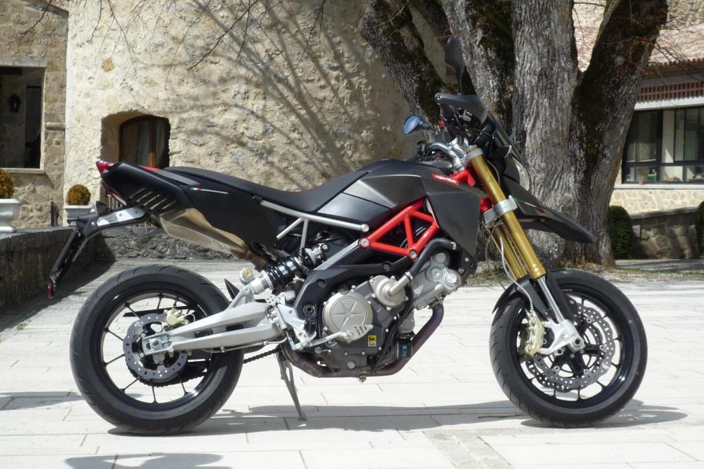 Aprilia Dorsoduro Factory: Veredelter Spaßmacher 