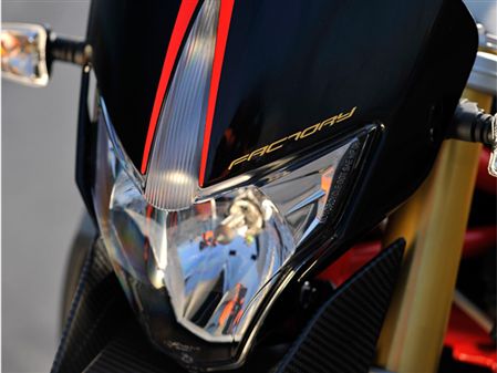 Aprilia Dorsoduro Factory: Veredelter Spaßmacher 
