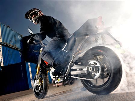 Aprilia Dorsoduro Factory: Veredelter Spaßmacher 