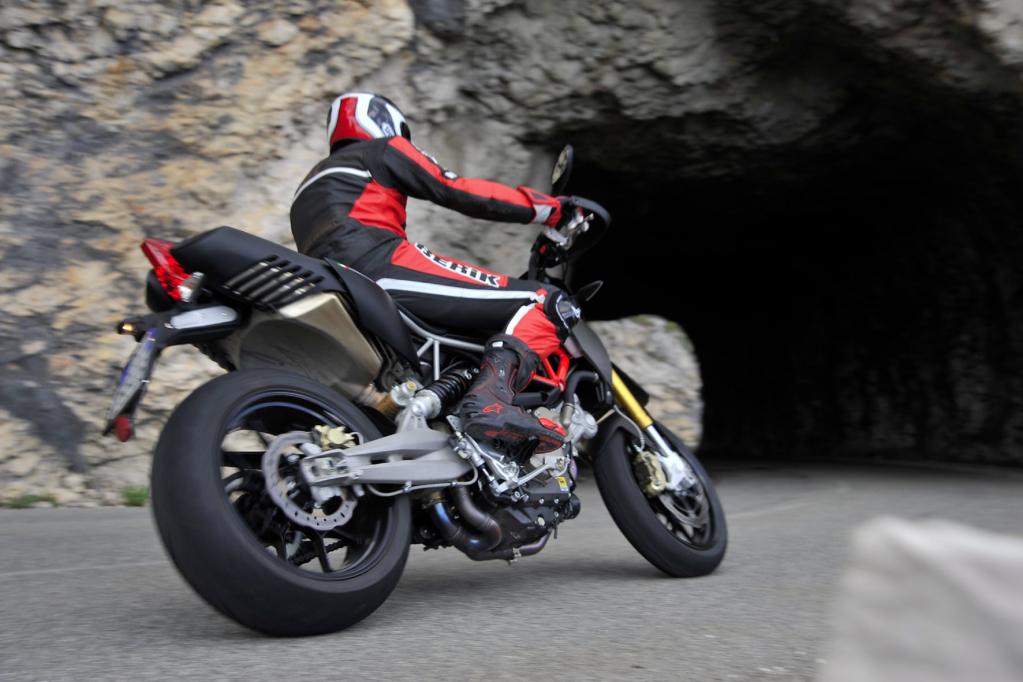 Aprilia Dorsoduro Factory: Veredelter Spaßmacher 