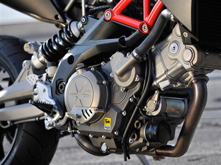 Aprilia Dorsoduro Factory: Veredelter Spaßmacher 