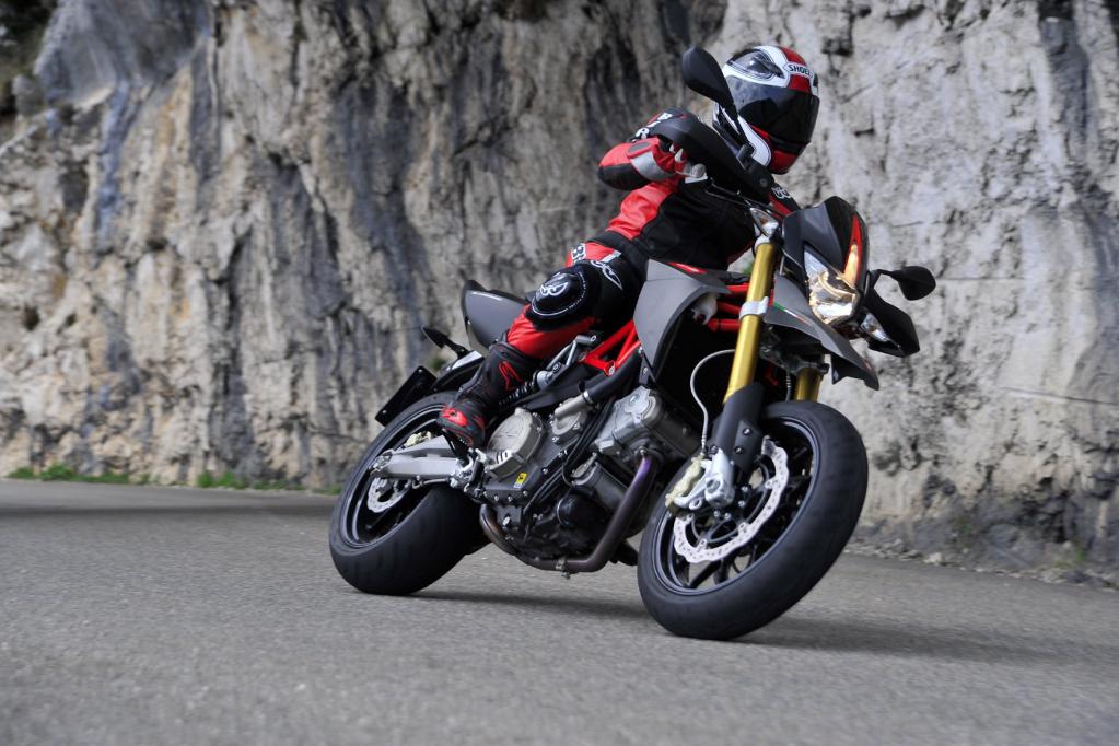Aprilia Dorsoduro Factory: Veredelter Spaßmacher 