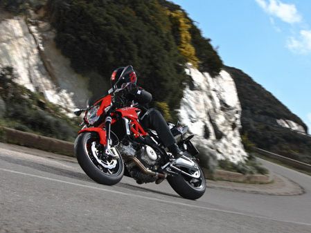 Aprilia Shiver: Sanfte Überarbeitung der aggressiven Mittelklasse 