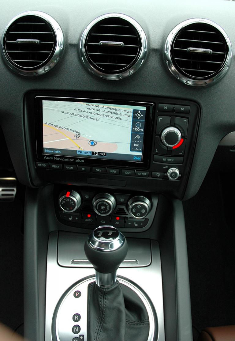 Audi TT: Blick auf den mittleren Armaturenträger. 