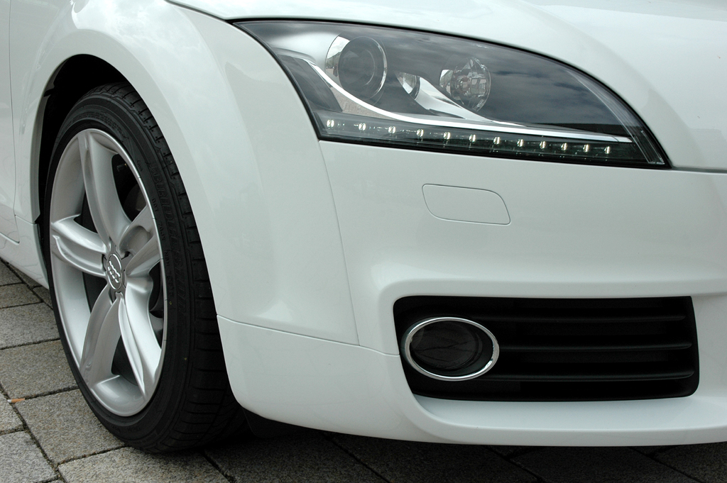 Audi TT: Blick auf vordere Leuchteinheit. 