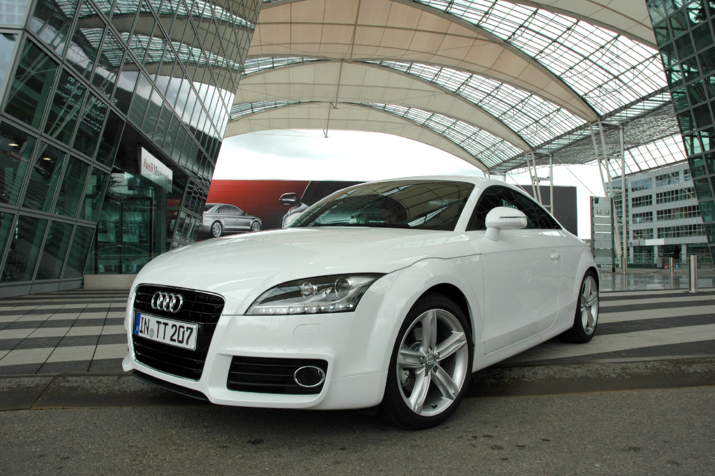 Audi TT, hier als neues 2,0-Liter-Benzindirekteinspritzer-Coupé mit 211 PS. 