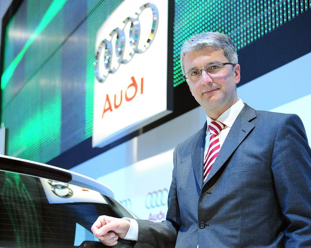 Audi fährt auf der Überholspur