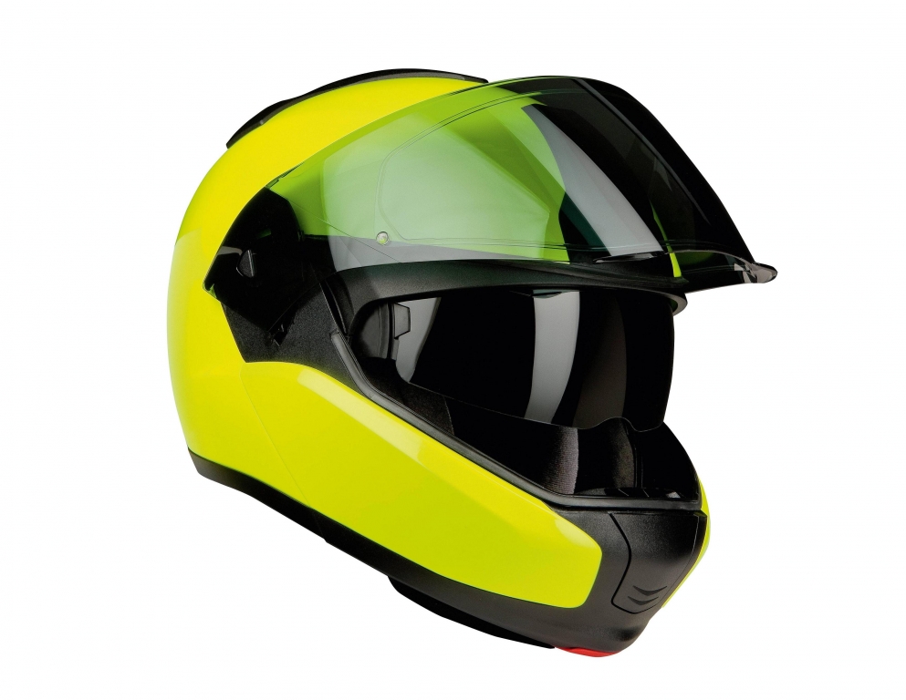 Aufgeklappt ist der Helm dank seiner Viergelenkmechanik am Kinnteil sehr kompakt.