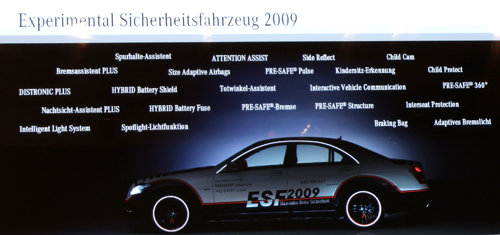Automatisiertes Fahren: Das Experimental-Sicherheitsfahrzeug 2009 setzt sich aus vielen Einzelkomponenten zusammen. 
