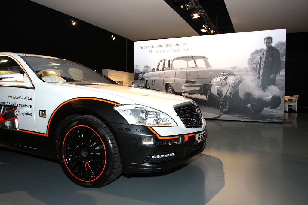 Automatisiertes Fahren: Mercedes sieht sich als Pionier automobiler Sicherheit. 