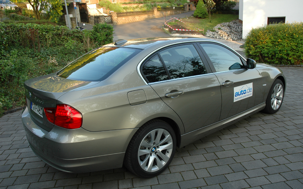 BMW 320d: Heck-/Seitenansicht.