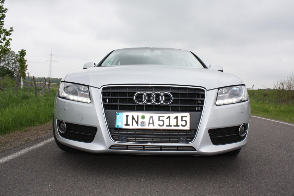 Das typische Audi-Gesicht: Single Frame und LED-Tagfahrlicht. 