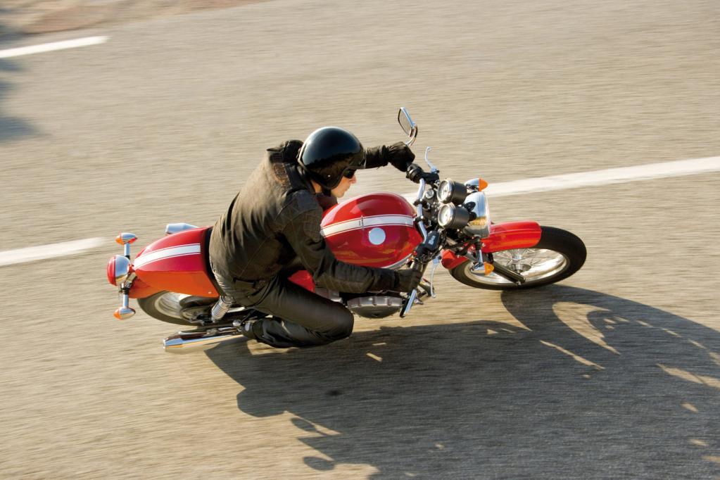 Fahrbericht Triumph Thruxton: Stilvoll zurück in die 60er Jahre 