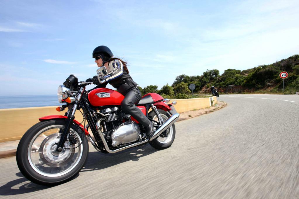 Fahrbericht Triumph Thruxton: Stilvoll zurück in die 60er Jahre 