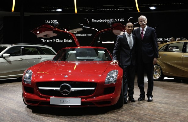Formel 1-Stars und ihre Autos. Heute: Lewis Hamilton.