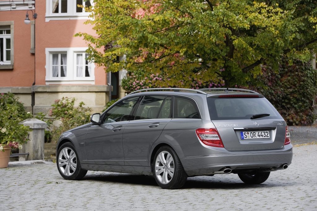 Formel 1-Stars und ihre Autos. Heute: Michael Schuhmacher. Der gebürtige Kerpener hat auch ein Auto für Familienfahrten: Mercedes C-Klasse T-Modell.