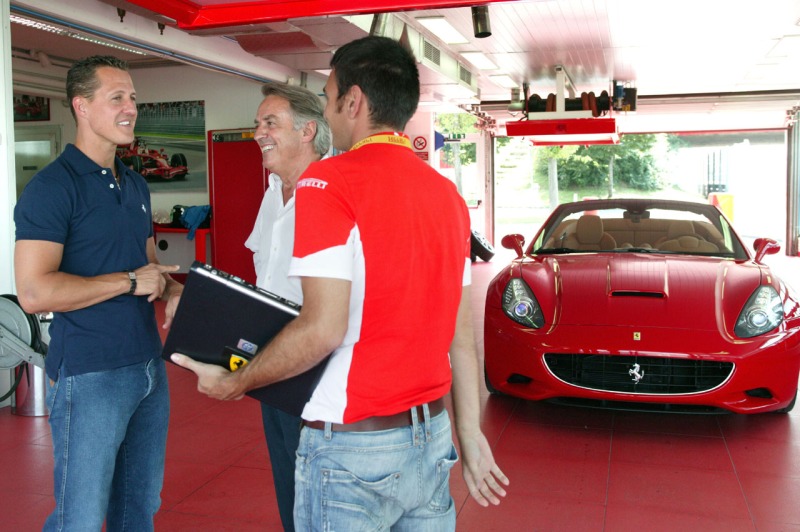 Formel 1-Stars und ihre Autos. Heute: Michael Schuhmacher. Einst hat er ihn mitentwickelt, heute ziert er seine Garage: Der Ferrari California.