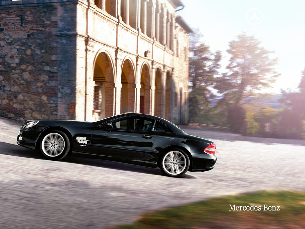 Formel 1-Stars und ihre Autos. Heute: Sebastian Vettel. Bringt Extravagnz in die Vettel`sche Garage. Geschenk zum Sieg in Abu Dhabi: Mercedes SL Night Edition.