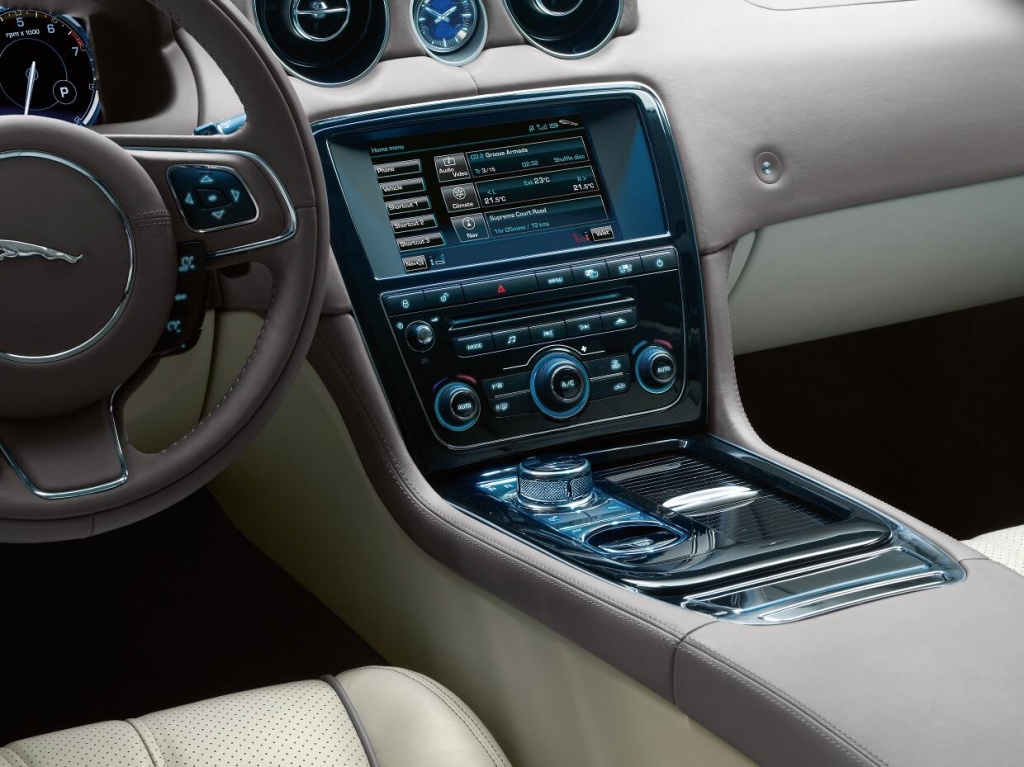 Frische beim Händler eingetroffen: Der neue Jaguar XJ 