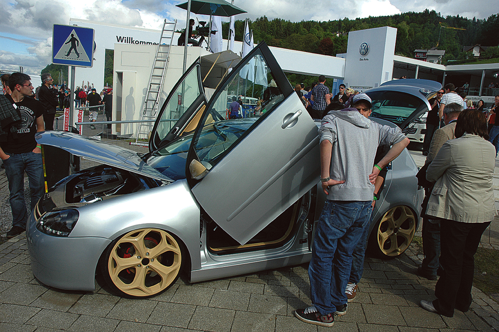 GTI-Treffen am Wörthersee 2010: VW Golf mit Flügeltüren. 