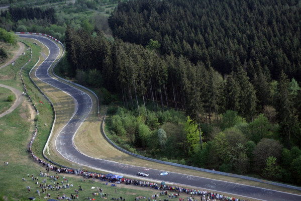 Gefahrenzone Nordschleife am Nürburgring. Quelle: http://static.pagenstecher.de/uploads/2/28/28f/28f7/Nordschleife_4.jpg
