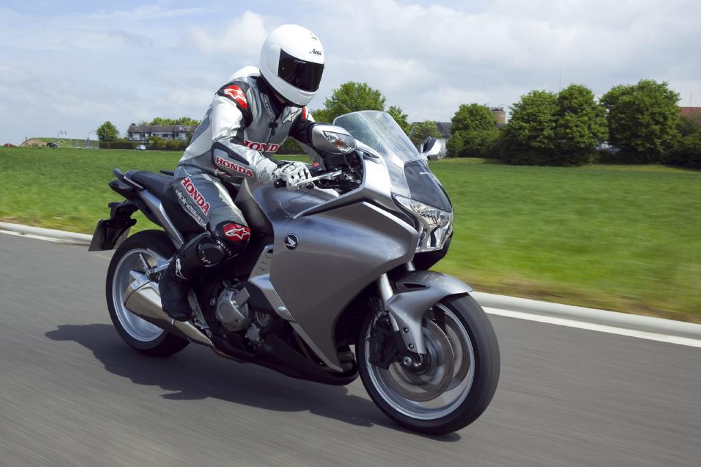 Honda VFR 1200 F DCT: Doppelt gekuppelt schiebt besser 
