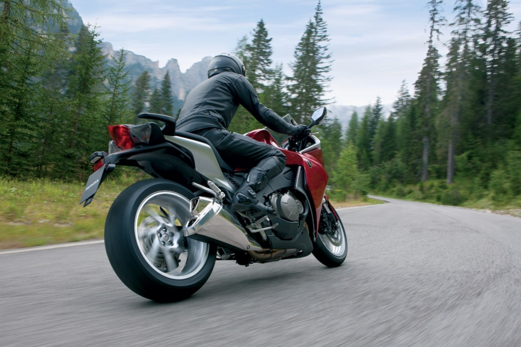 Honda VFR 1200 F DCT: Doppelt gekuppelt schiebt besser