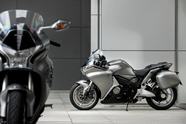 Honda VFR 1200 FD mit Doppelkupplungsgetriebe für 16 200 Euro 