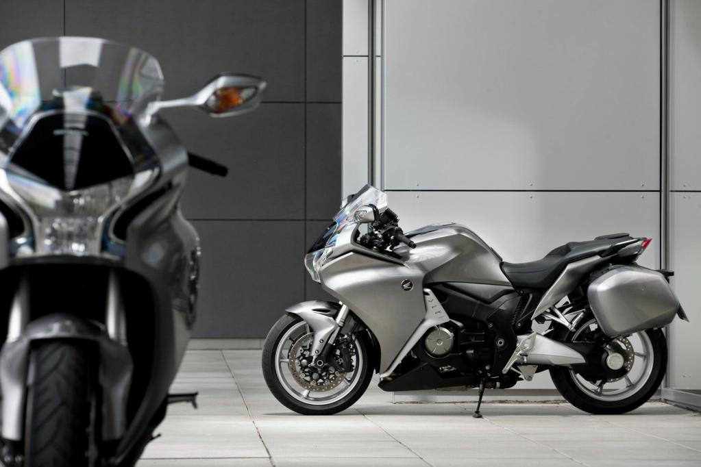 Honda VFR 1200 FD mit Doppelkupplungsgetriebe für 16 200 Euro 