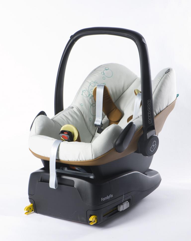 Kindersitztest des ADAC: MAXI COSI Pebble + FamilyFix.
