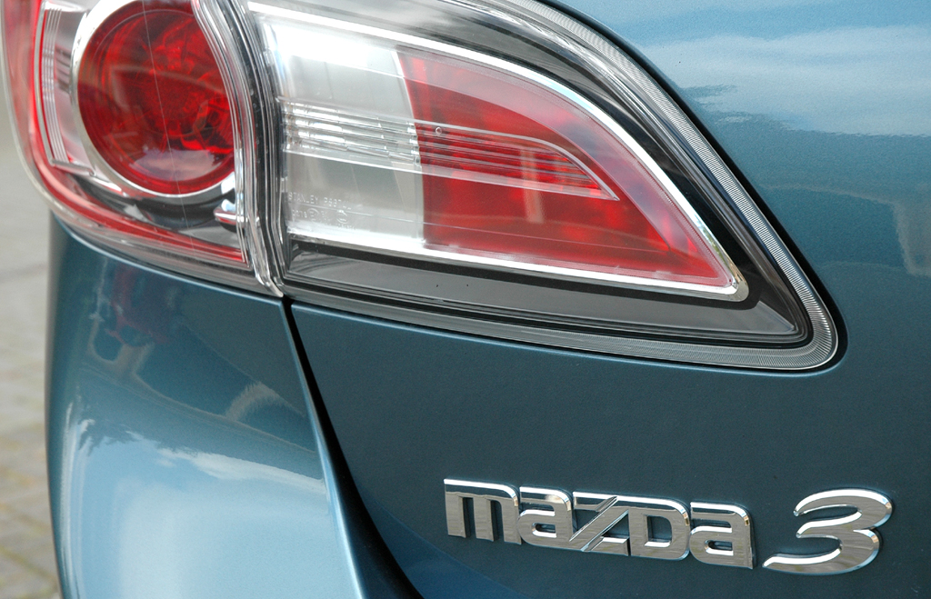 Mazda aktuell: Leuchteinheit hinten mit 3er-Schriftzug. 