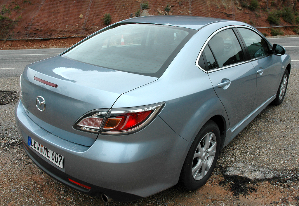 Mazda6: Heck-/Seitenansicht.