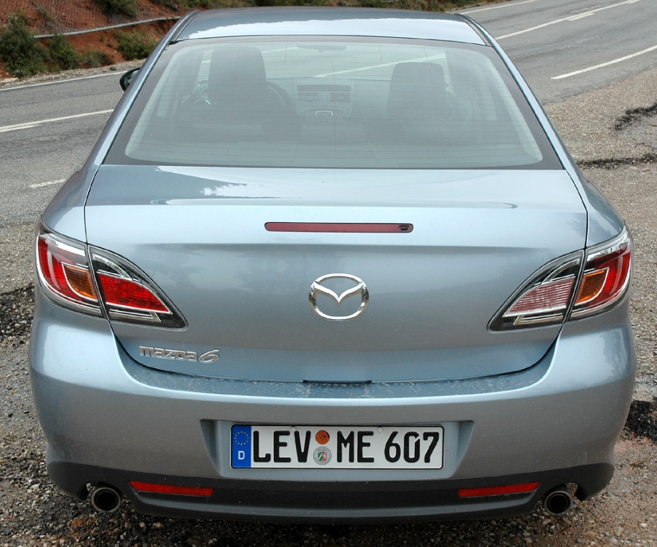 Mazda6: Heckansicht mit chromverzierten Leuchten.