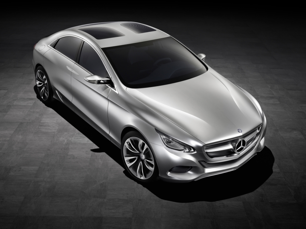 Mercedes-Benz-Museum stellt Forschungsfahrzeug F 800 Style aus