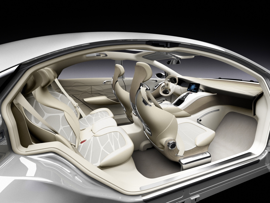 Mercedes-Benz-Museum stellt Forschungsfahrzeug F 800 Style aus