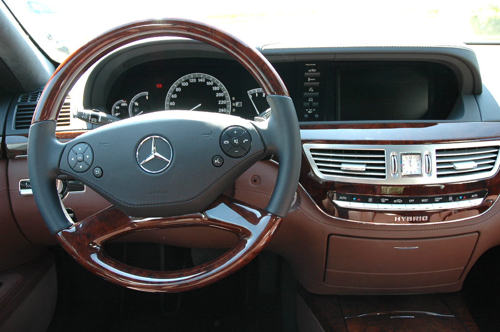 Mercedes S400 Hybrid: Blick ins Cockpit. 