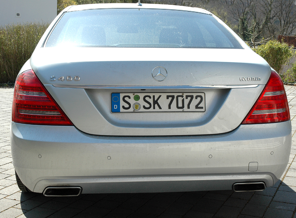 Mercedes S400 Hybrid: Heckansicht. 