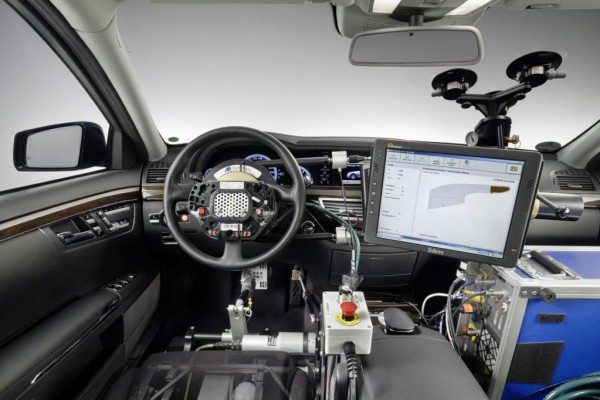 Mercedes setzt auf Roboter-Testfahrer 