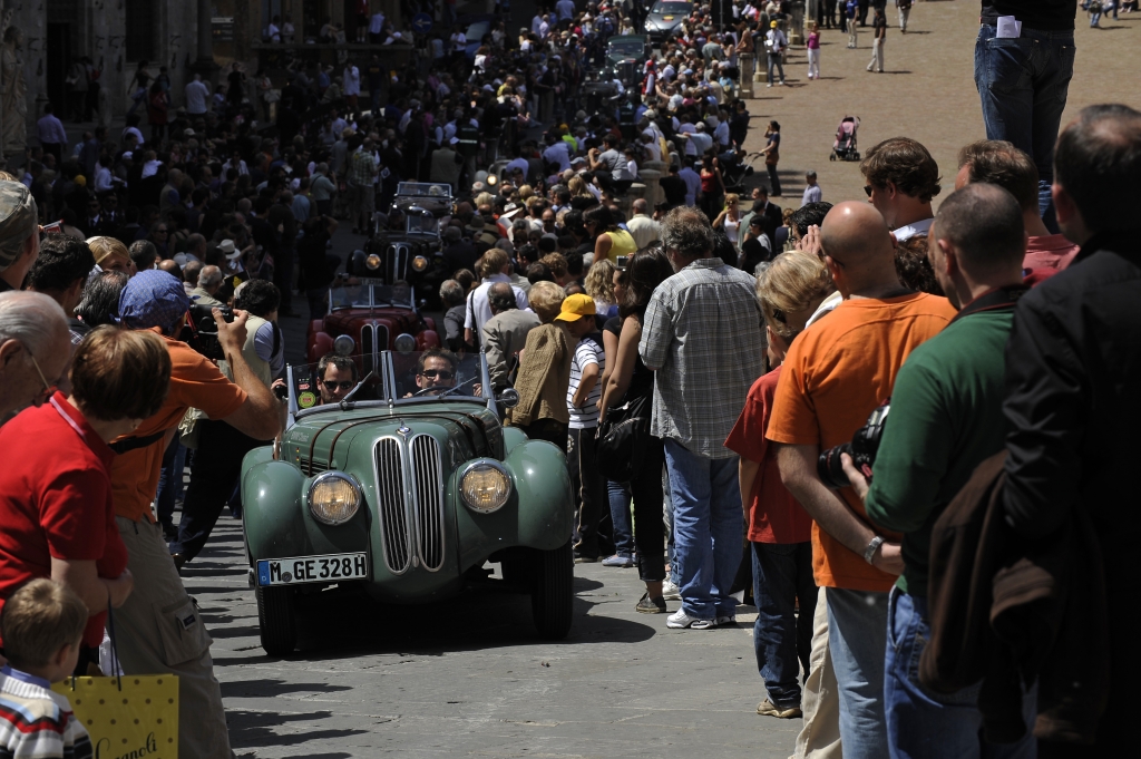 Mille Miglia: Eine kleine Reise um die Welt 