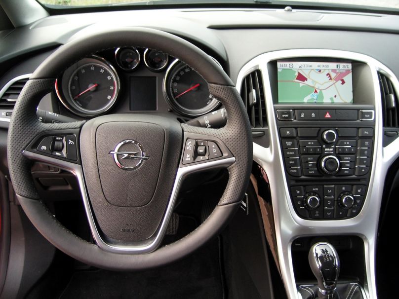 Paris 2010: Weltpremiere des Opel Astra Sports Tourer